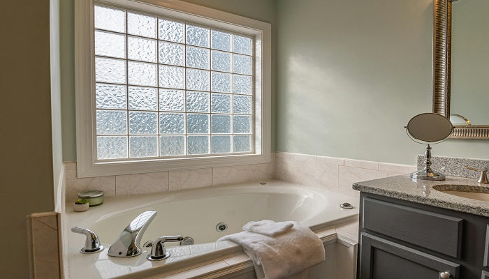How to Deep Clean Your Bathroom Naturally？